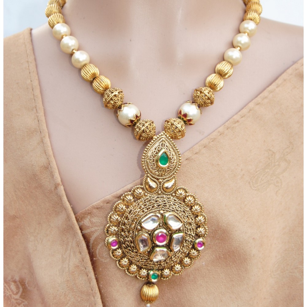 Round Kundan Pendant Set With Beads Mala - Pendant Set With Pearl Mala Round Kundan Pendant Set With Beads Mala - Pendant Set With Pearl Mala