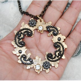 WREATH GOLD PENDANT 