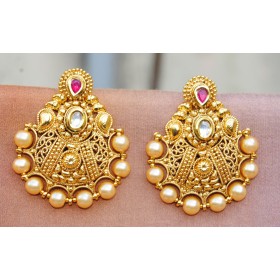  Pearly Gold Dangler With Maang Tikka