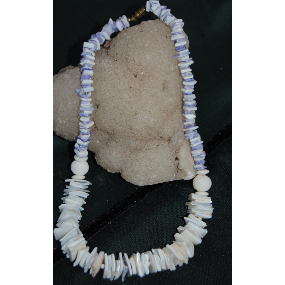 White chip online shell necklace