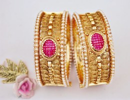 Antique Gold Spiral Ruby Kada Bangle