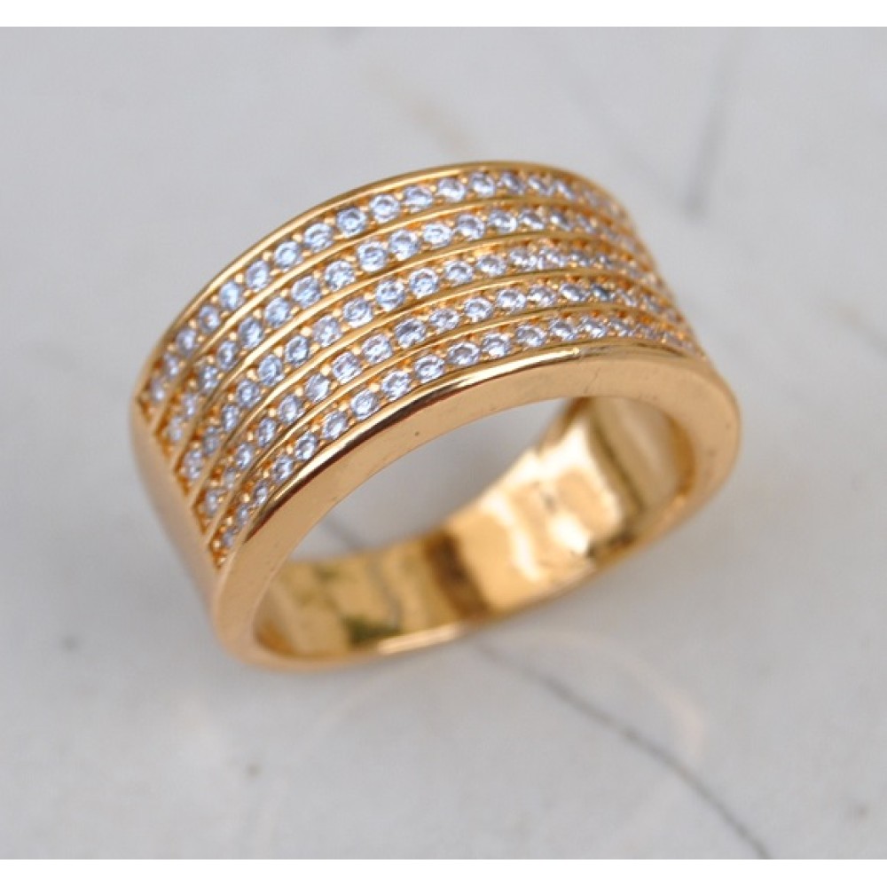Diamond Studded 18K Gold Ring